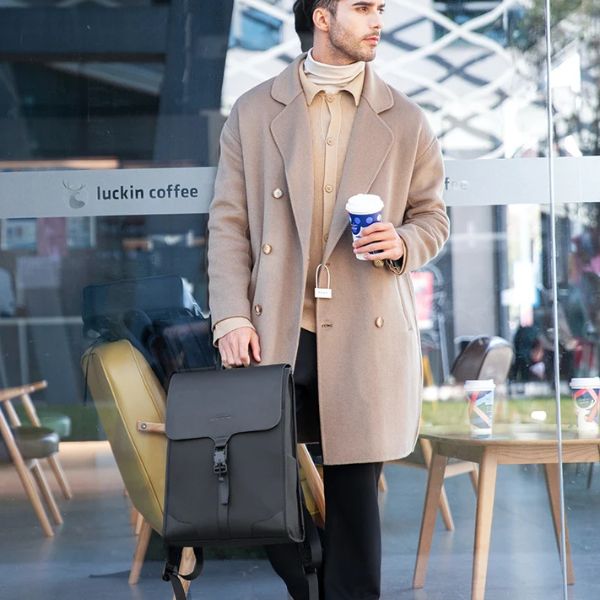 Mochila Ejecutiva MR Odyssey: Estilo y Confort Superior