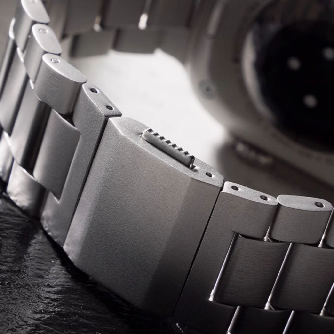 Luxury Edition - Magnetic Band: Titanio Grado 4 y DLC para Apple Watch