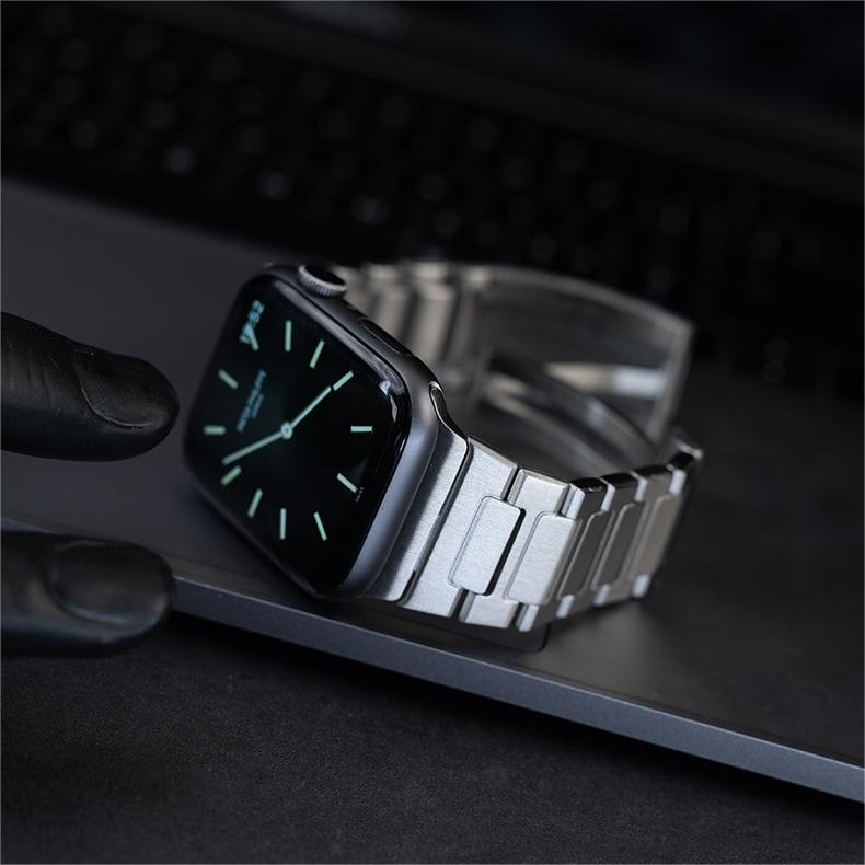 Old Money Luxurious Metal Band: Eleva Tu Apple Watch con Elegancia Atemporal