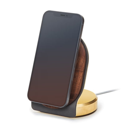 MagLuxe: Soporte MagSafe de Diseño Sofisticado para Carga Inteligente