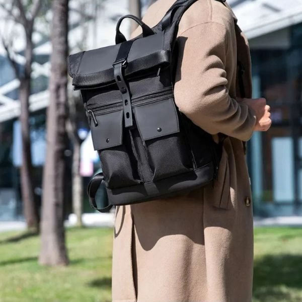 Mochila Ejecutiva Mark Ryden Onyx Impermeable 15.6" Expandible