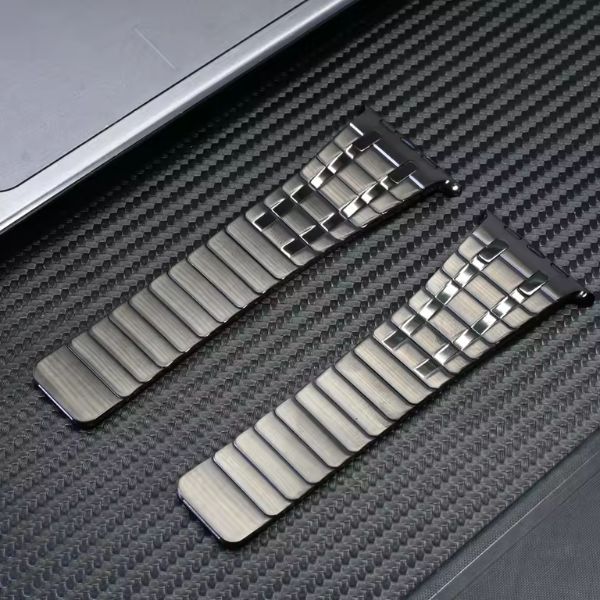 AP Frosted Stainless Steel Magnetic Band: Fuerza y Estilo para Apple Watch