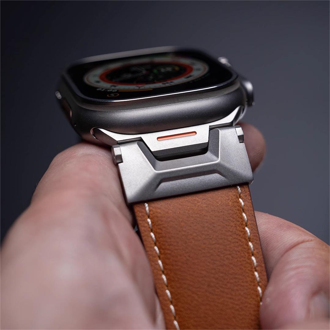 New Explorer Fluororubber & Leather Strap: Audacia y Estilo para Apple Watch