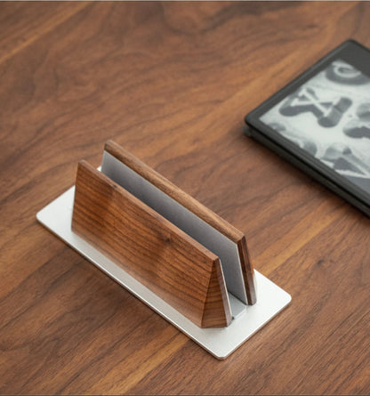 OakStand: Soporte Vertical de Madera Premium para Notebook | Minimalismo y Organización