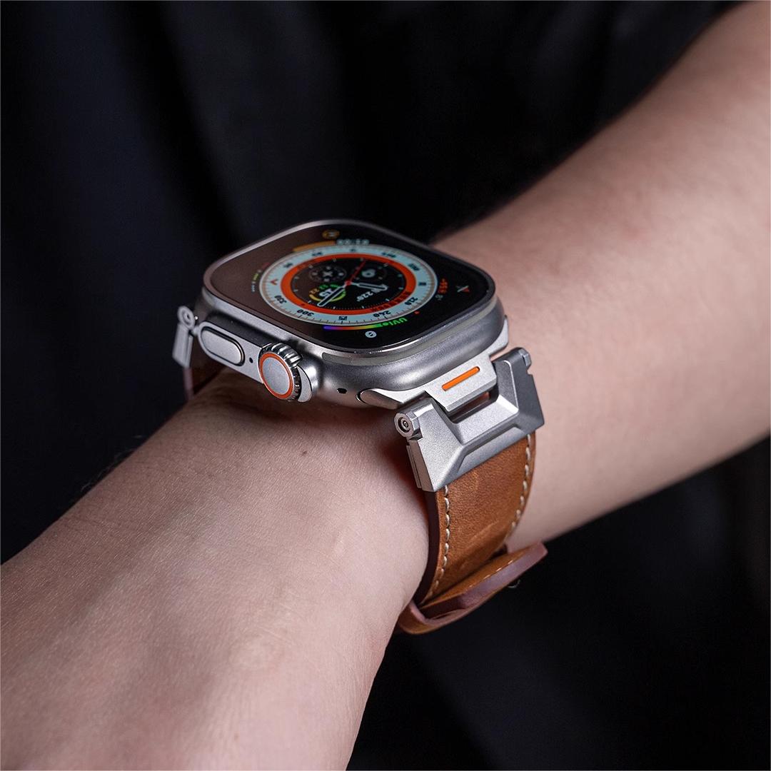 New Explorer Fluororubber & Leather Strap: Audacia y Estilo para Apple Watch